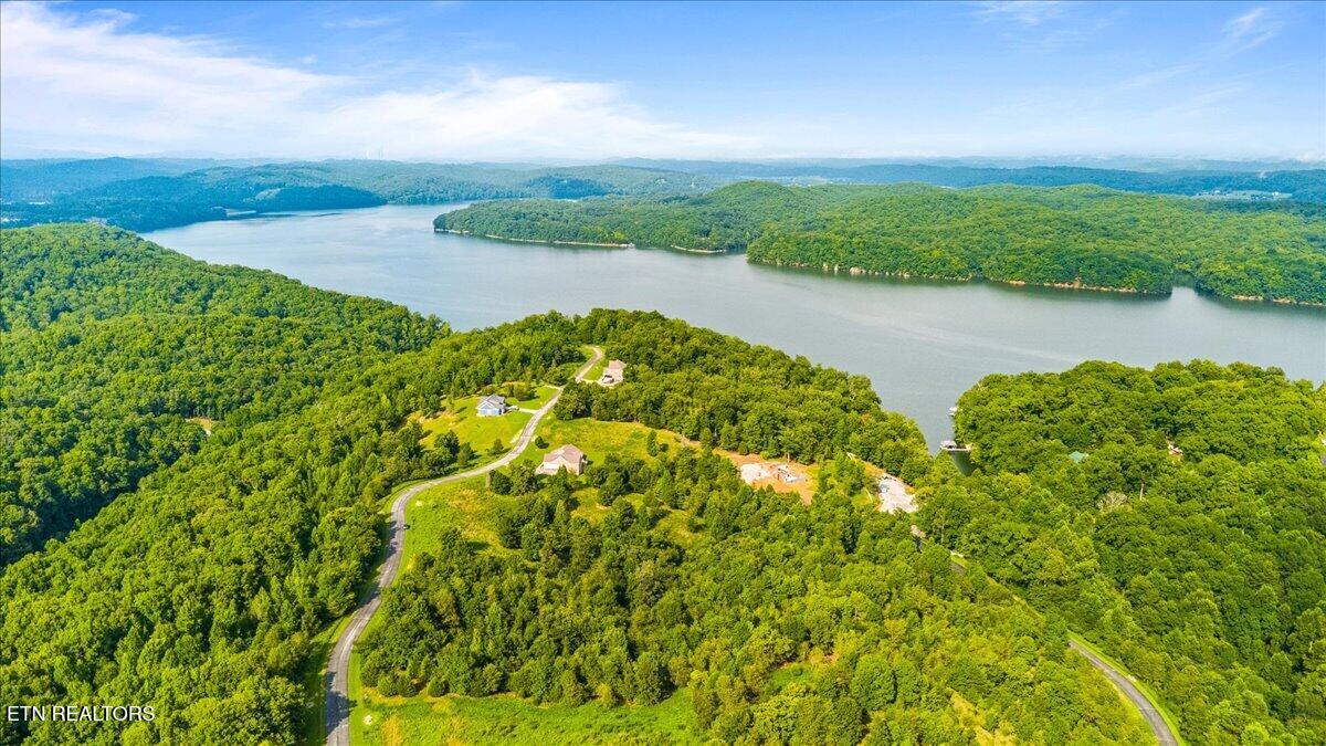 126 Emerald Pointe
