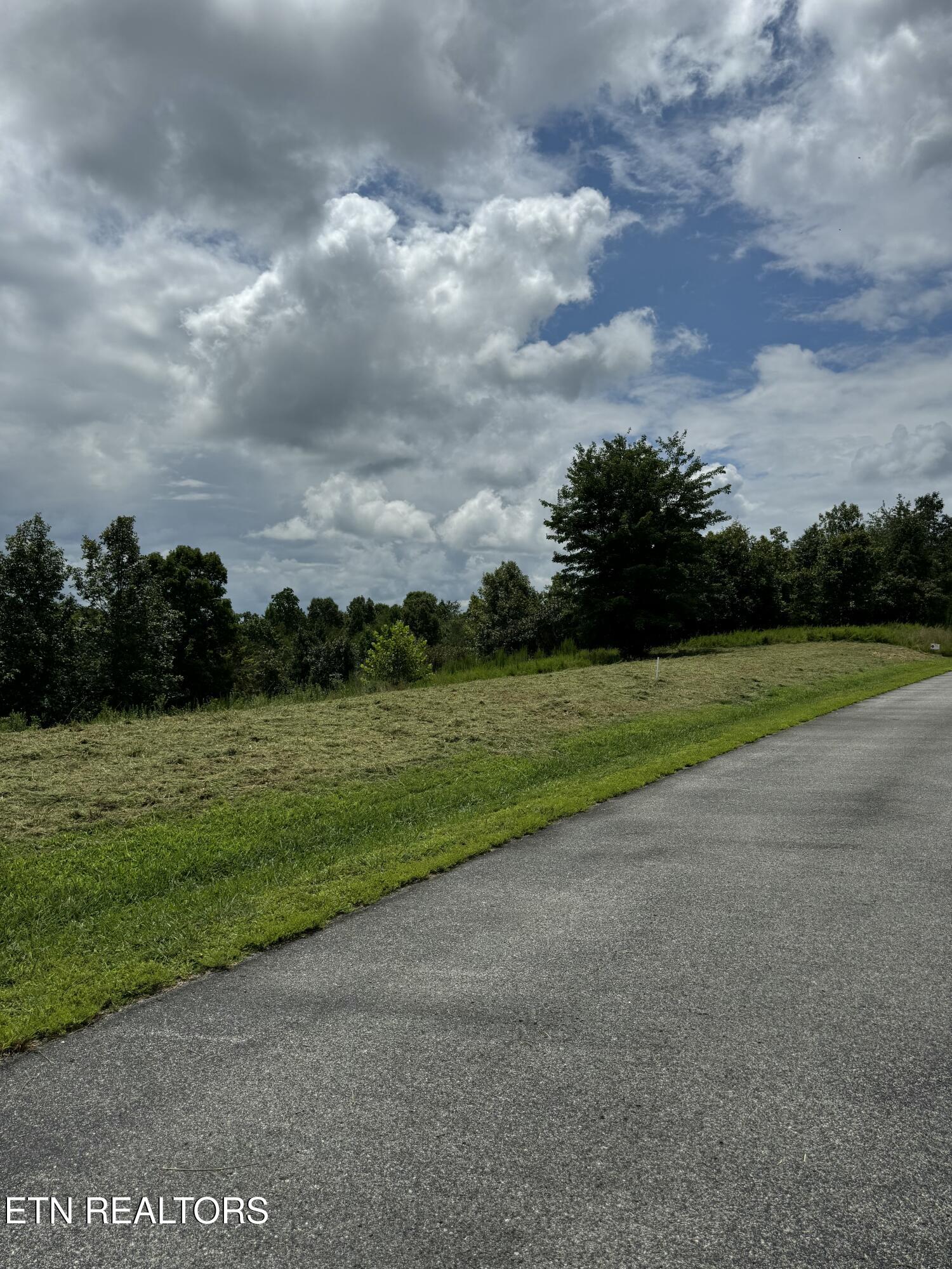 126 Emerald Pointe