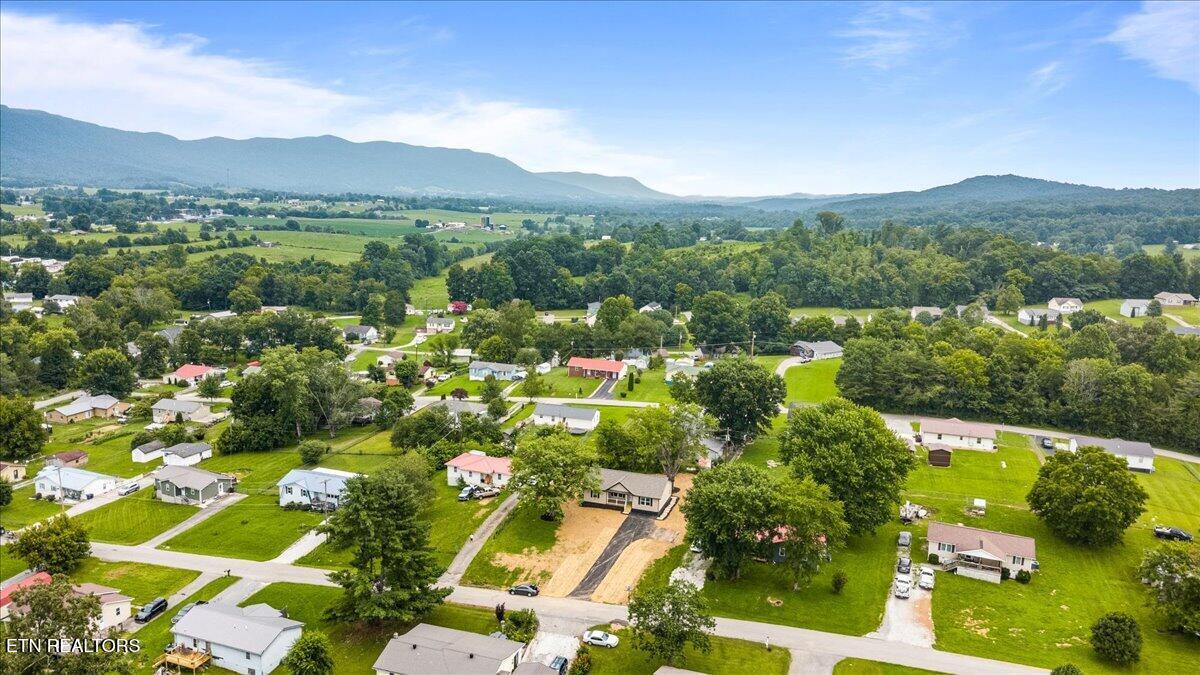 309 Valley View Rd, LaFollette