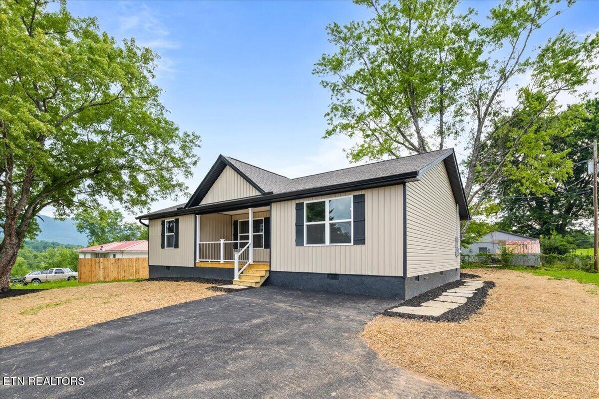 309 Valley View Rd, LaFollette