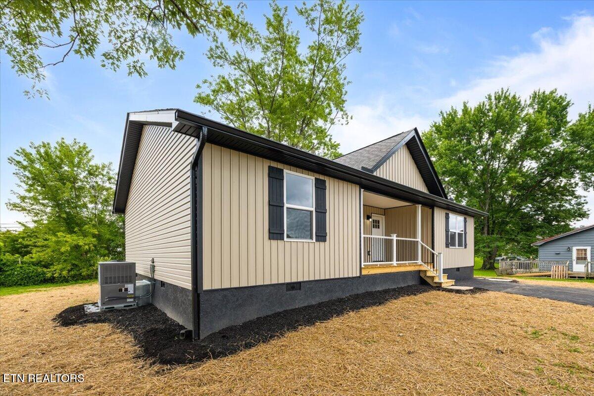 309 Valley View Rd, LaFollette