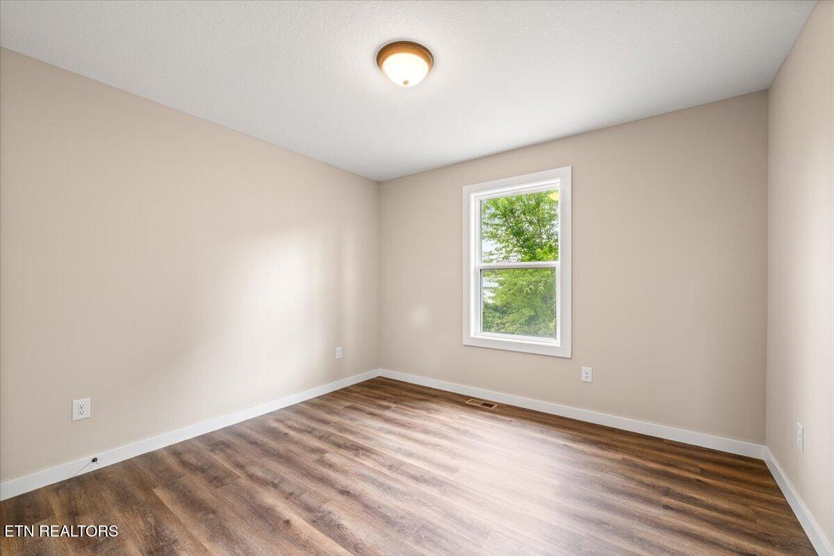 309 Valley View Rd, LaFollette