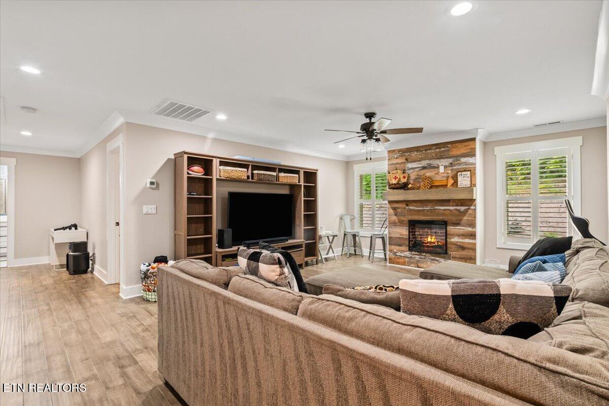 4301 Falcon Ridge Way