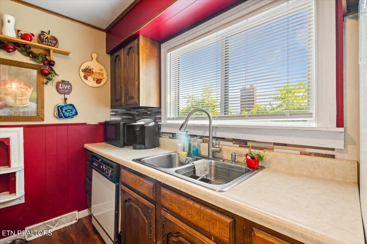 1008 W Walden St, LaFollette