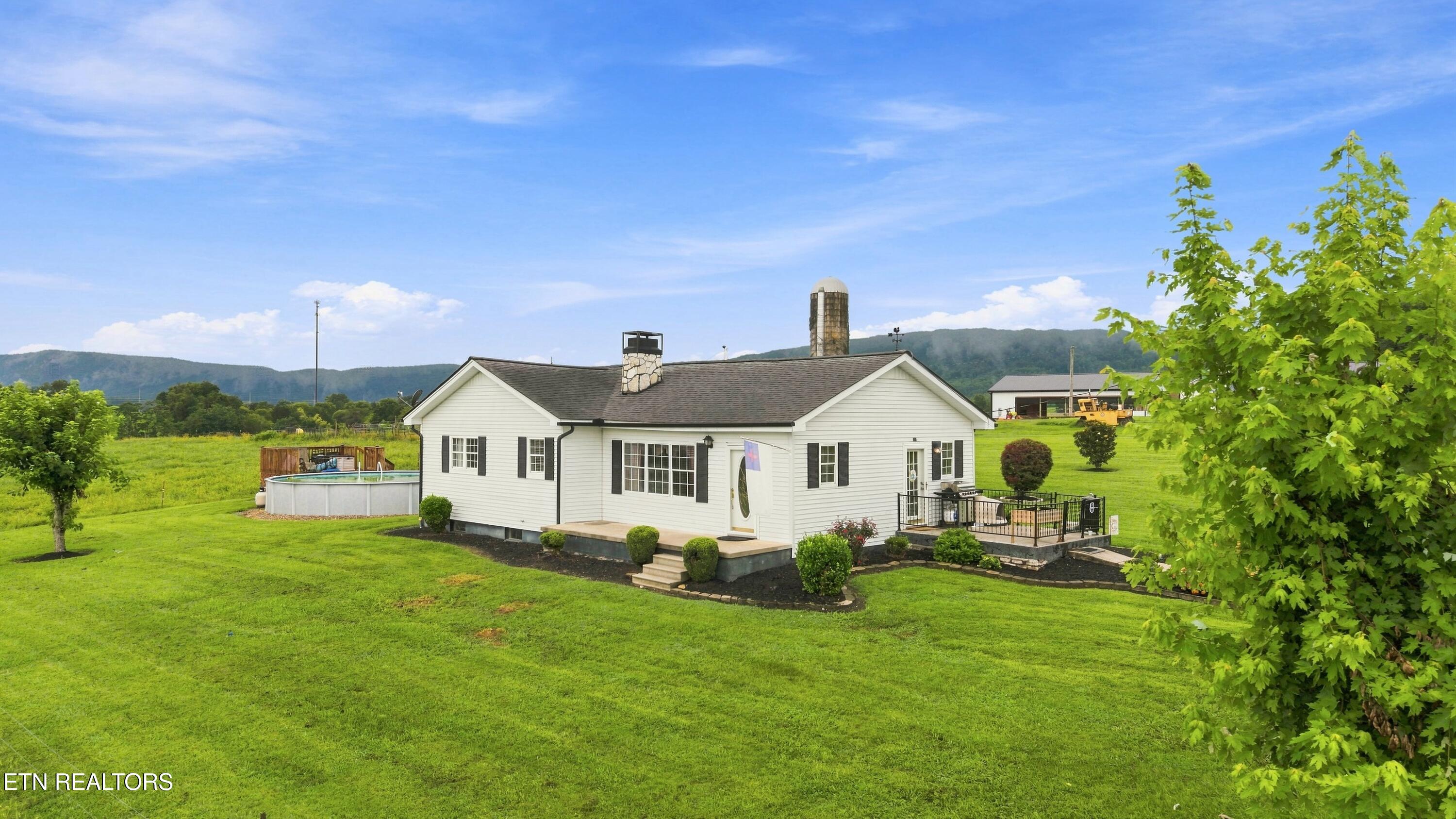 332 Holstein Drive, LaFollette