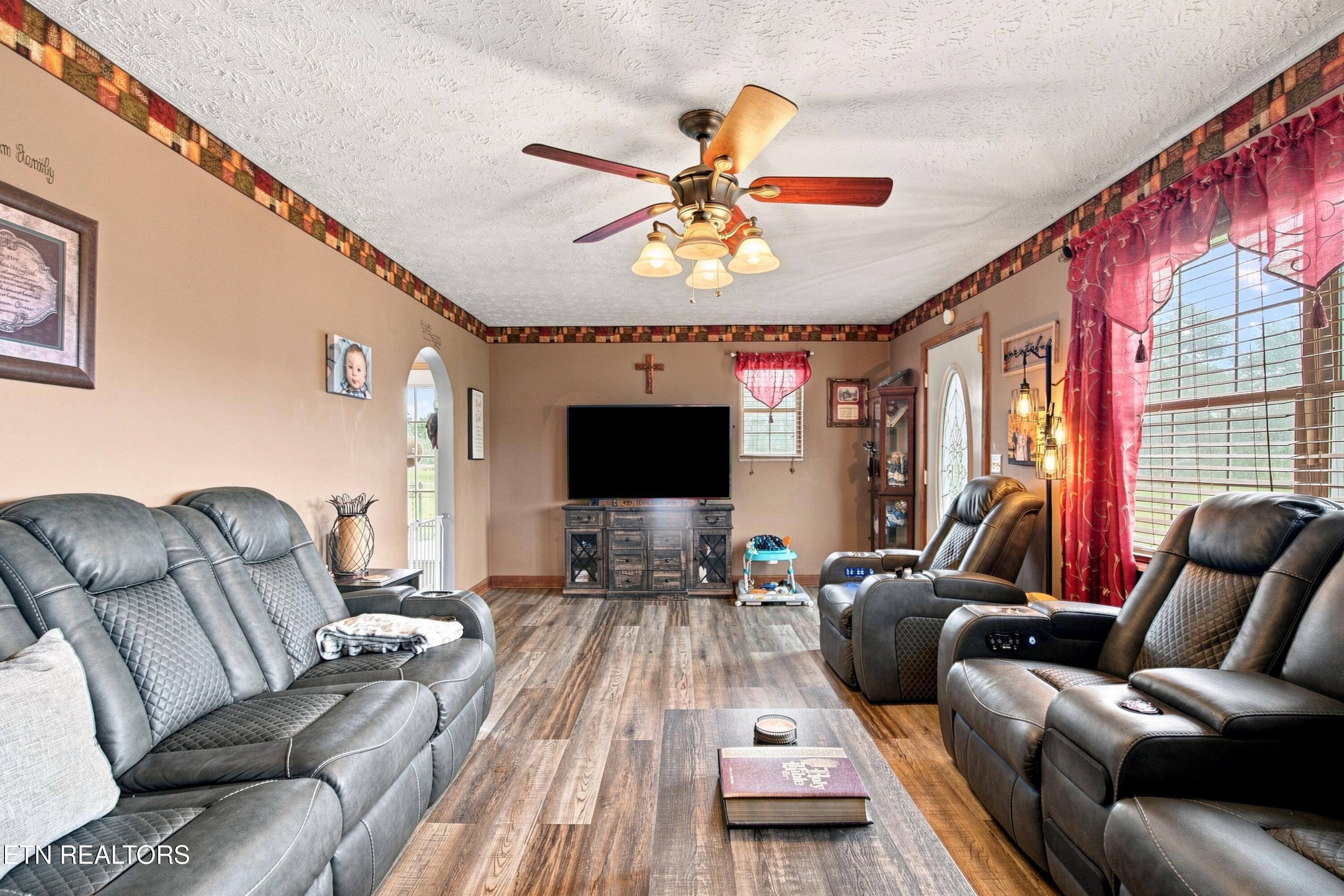 332 Holstein Drive, LaFollette