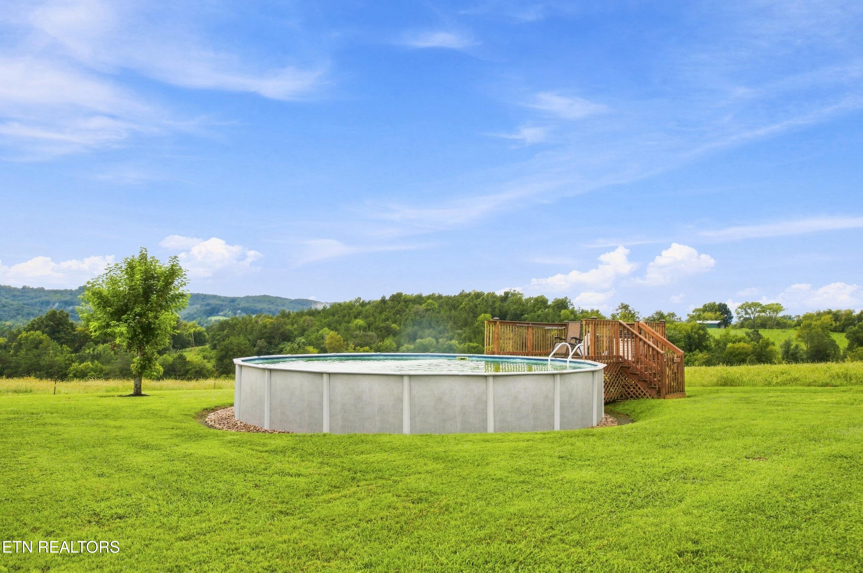 332 Holstein Drive, LaFollette