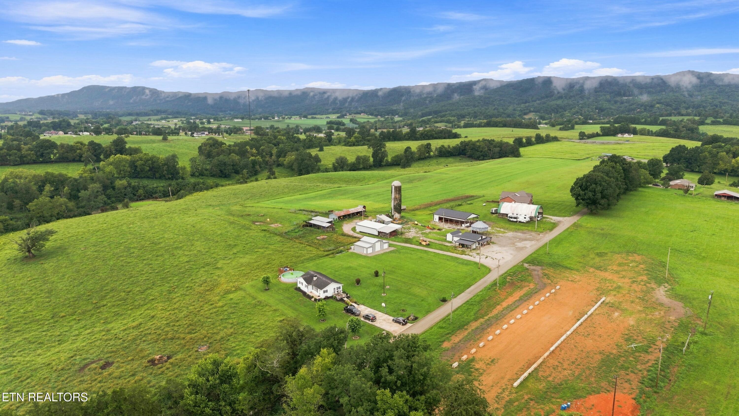 332 Holstein Drive, LaFollette