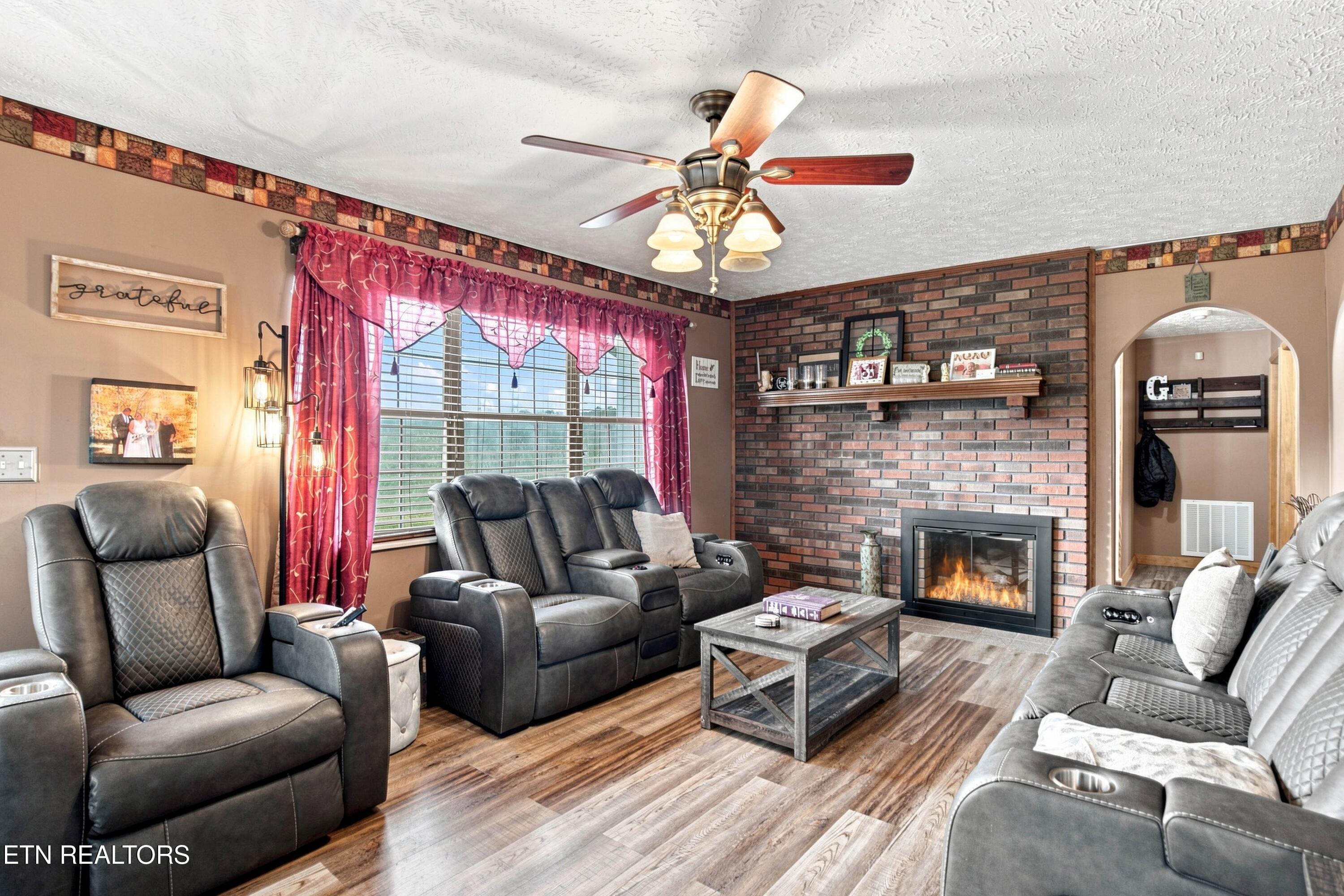 332 Holstein Drive, LaFollette