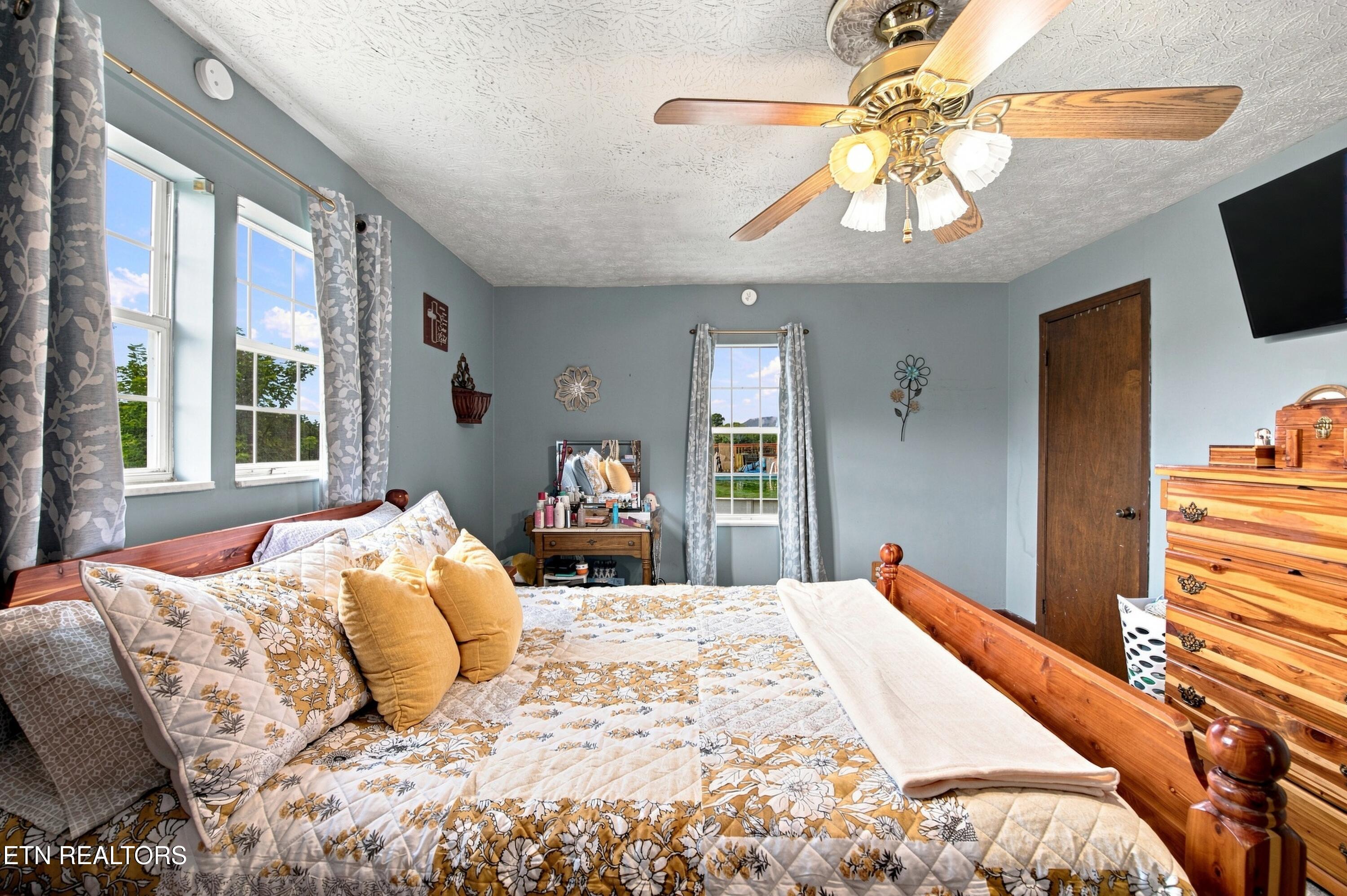 332 Holstein Drive, LaFollette