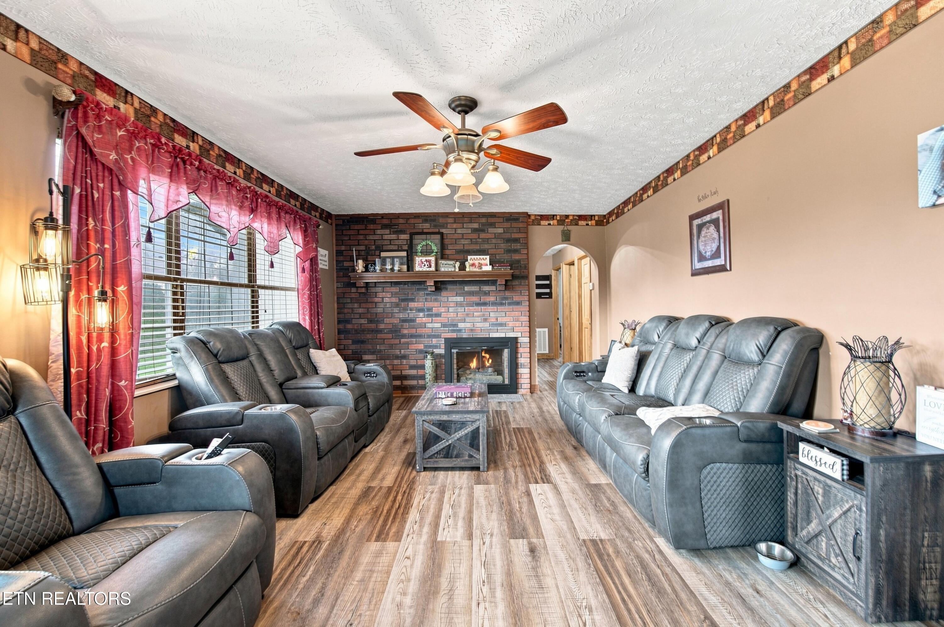 332 Holstein Drive, LaFollette