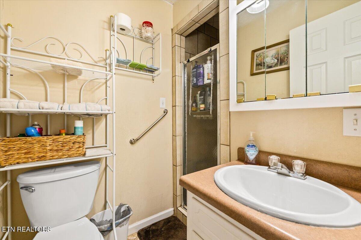 177 Thomas Rd