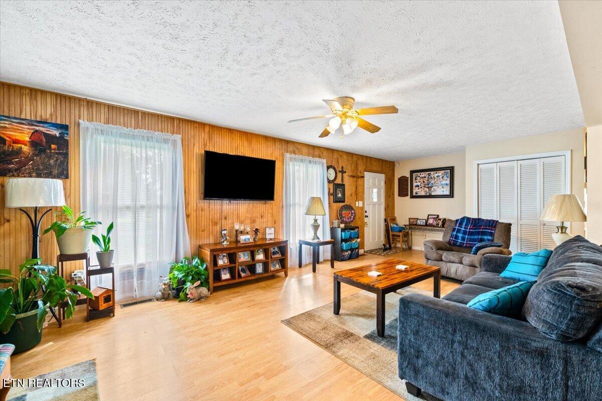 177 Thomas Rd