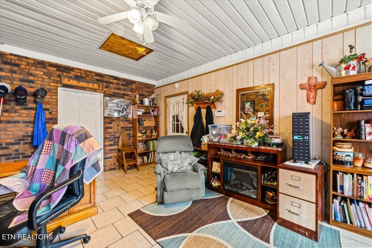 177 Thomas Rd