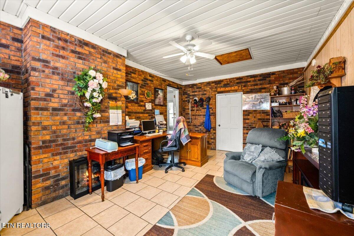 177 Thomas Rd