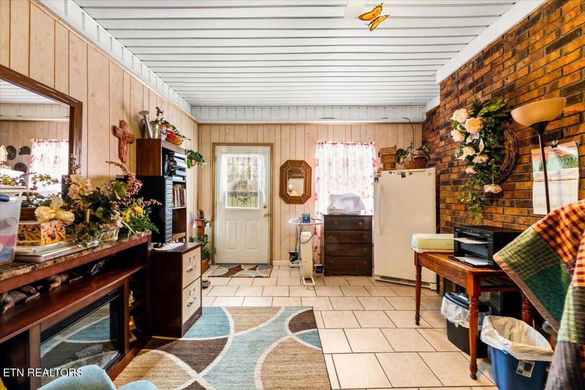 177 Thomas Rd
