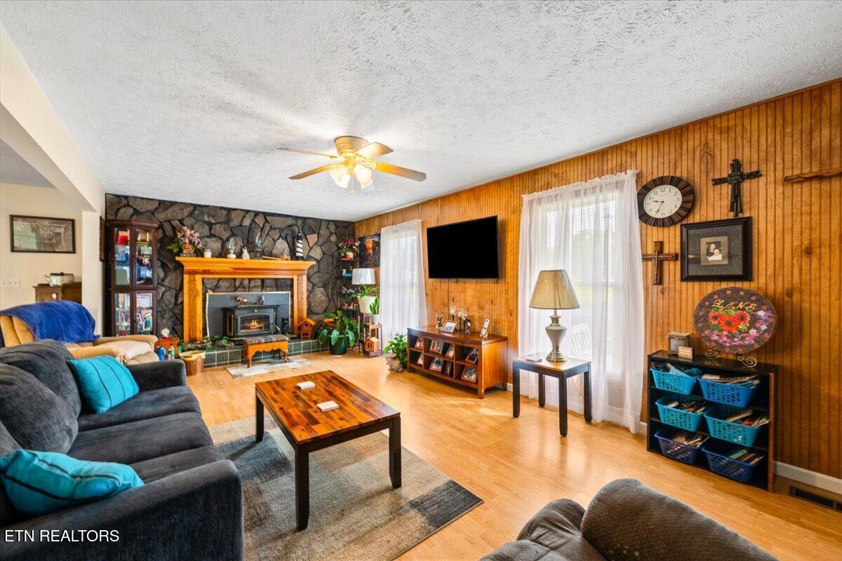 177 Thomas Rd
