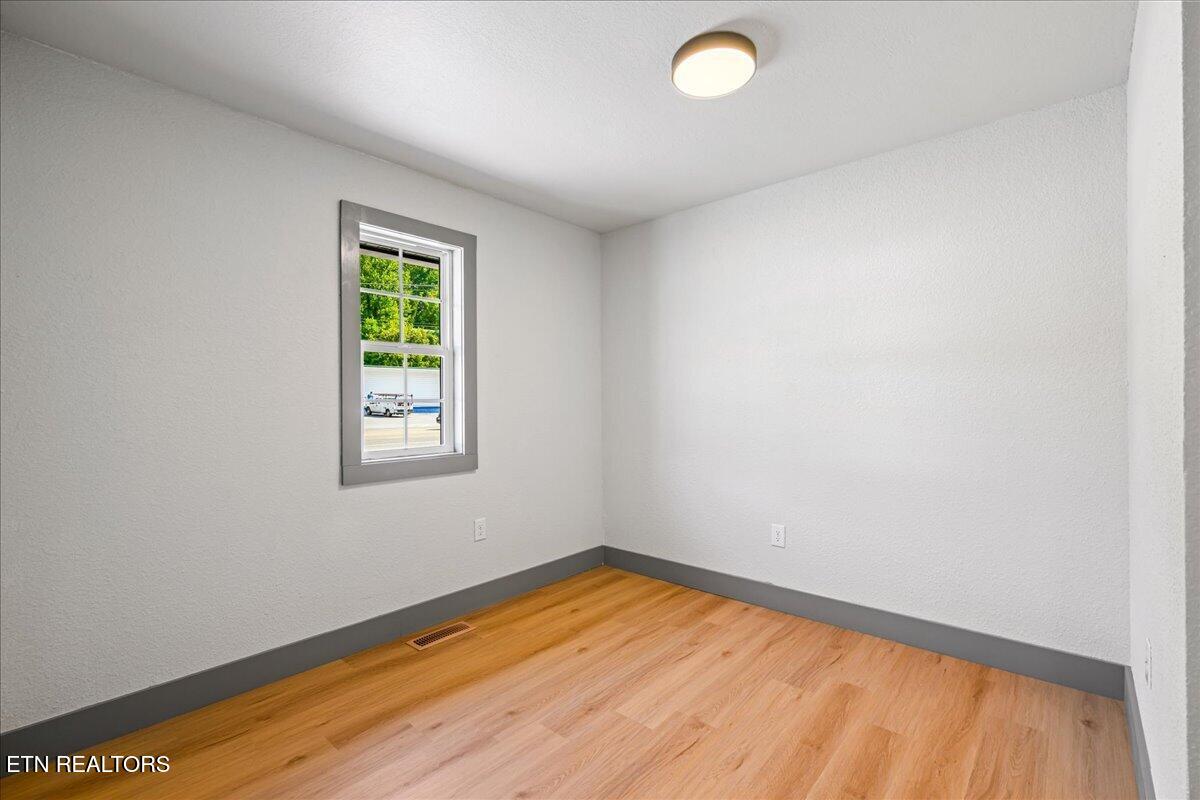 1320 Jacksboro Pike 1, LaFollette Unit: 1