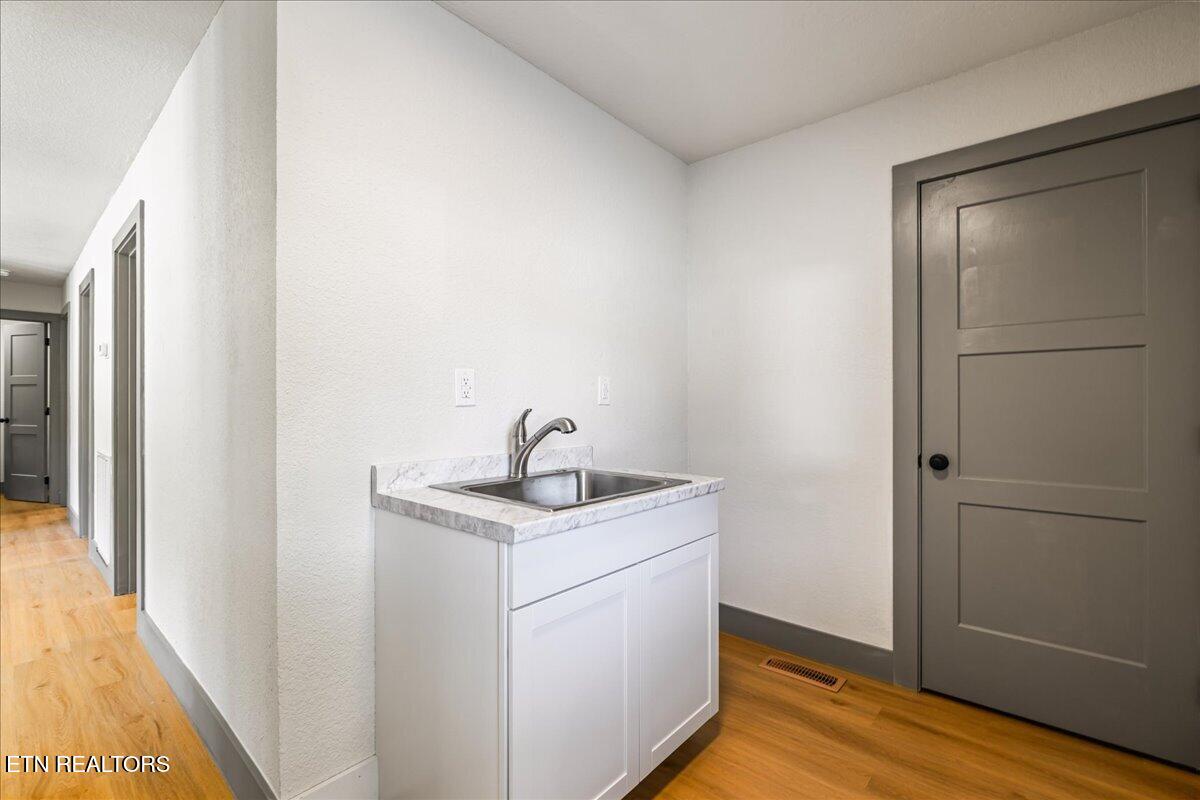 1320 Jacksboro Pike 1, LaFollette Unit: 1