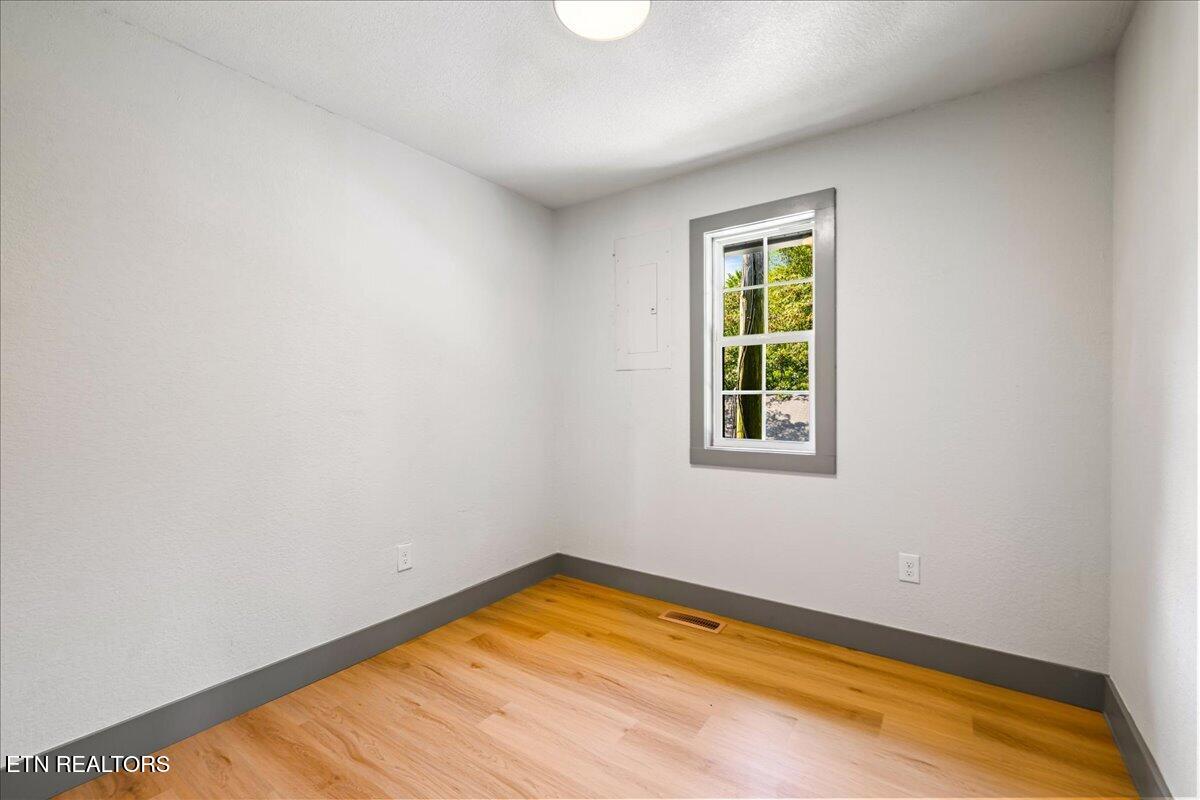 1320 Jacksboro Pike 1, LaFollette Unit: 1