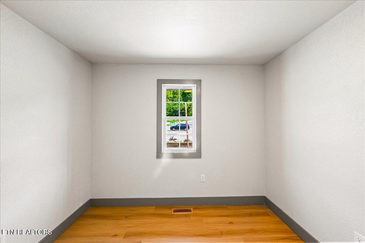 1320 Jacksboro Pike 1, LaFollette Unit: 1