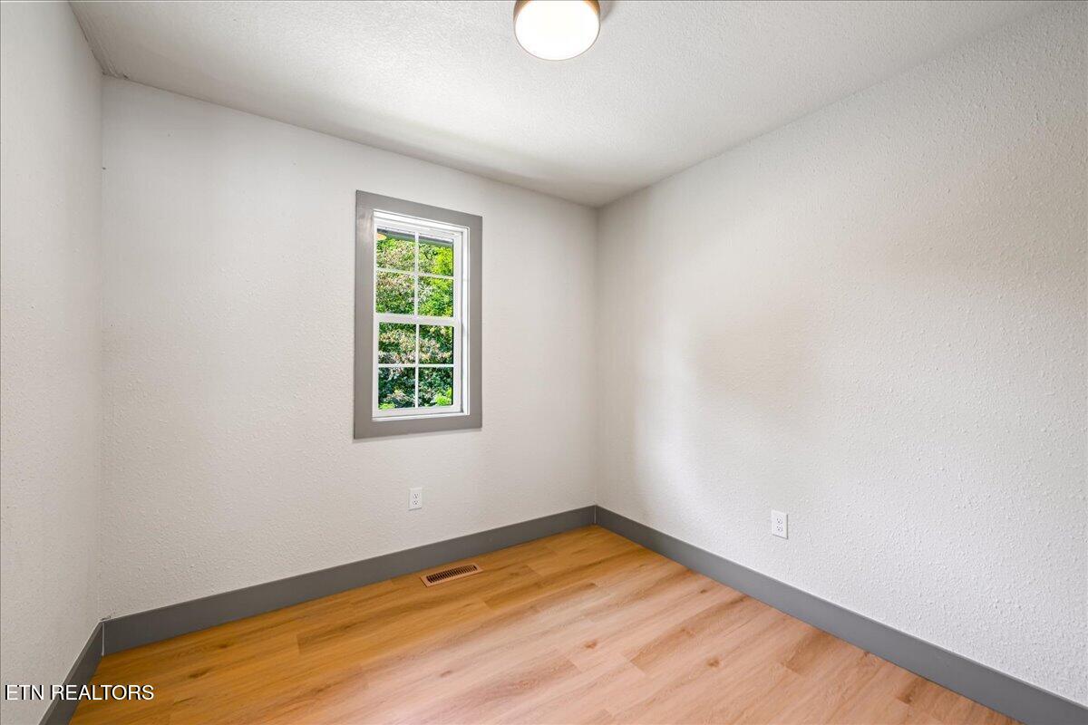 1320 Jacksboro Pike 1, LaFollette Unit: 1