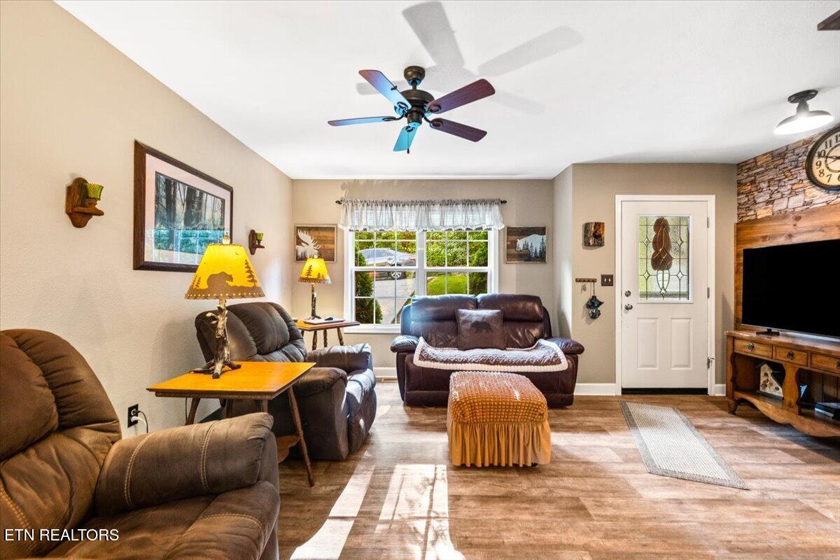 124 Mac Ivey Lane, LaFollette