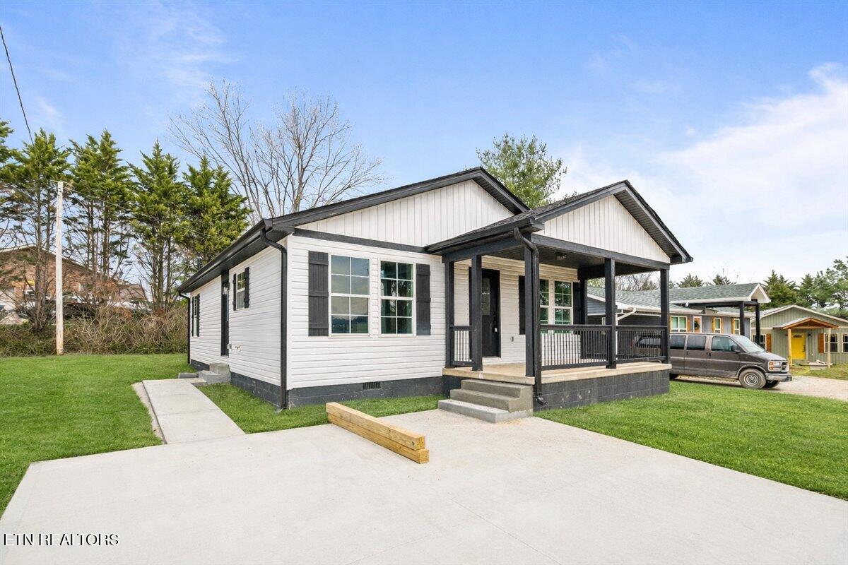 111 Azalea Lane 2