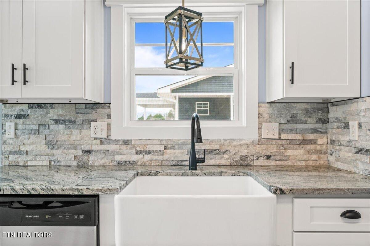 111 Azalea Lane 2