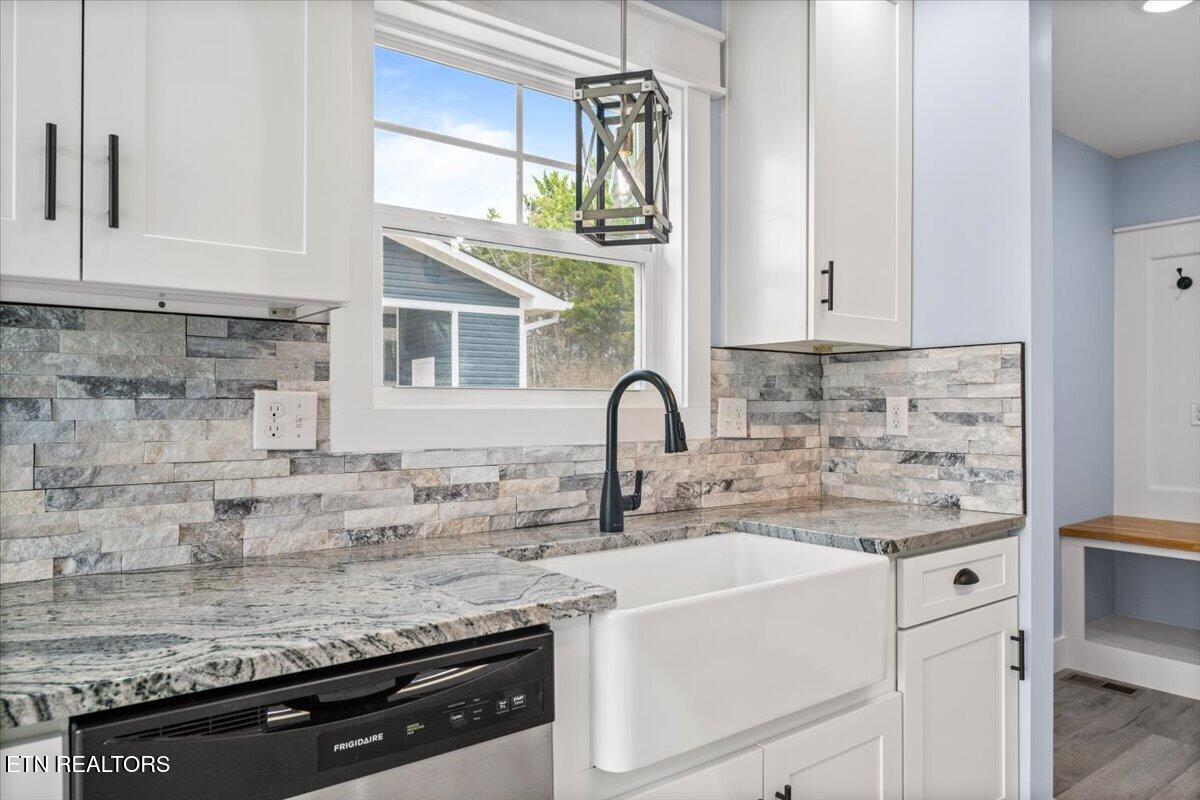 111 Azalea Lane 2