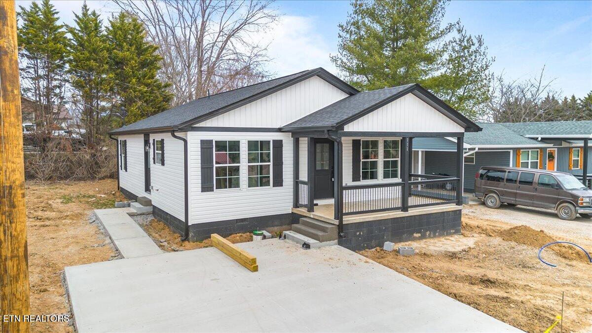 111 Azalea Lane 2