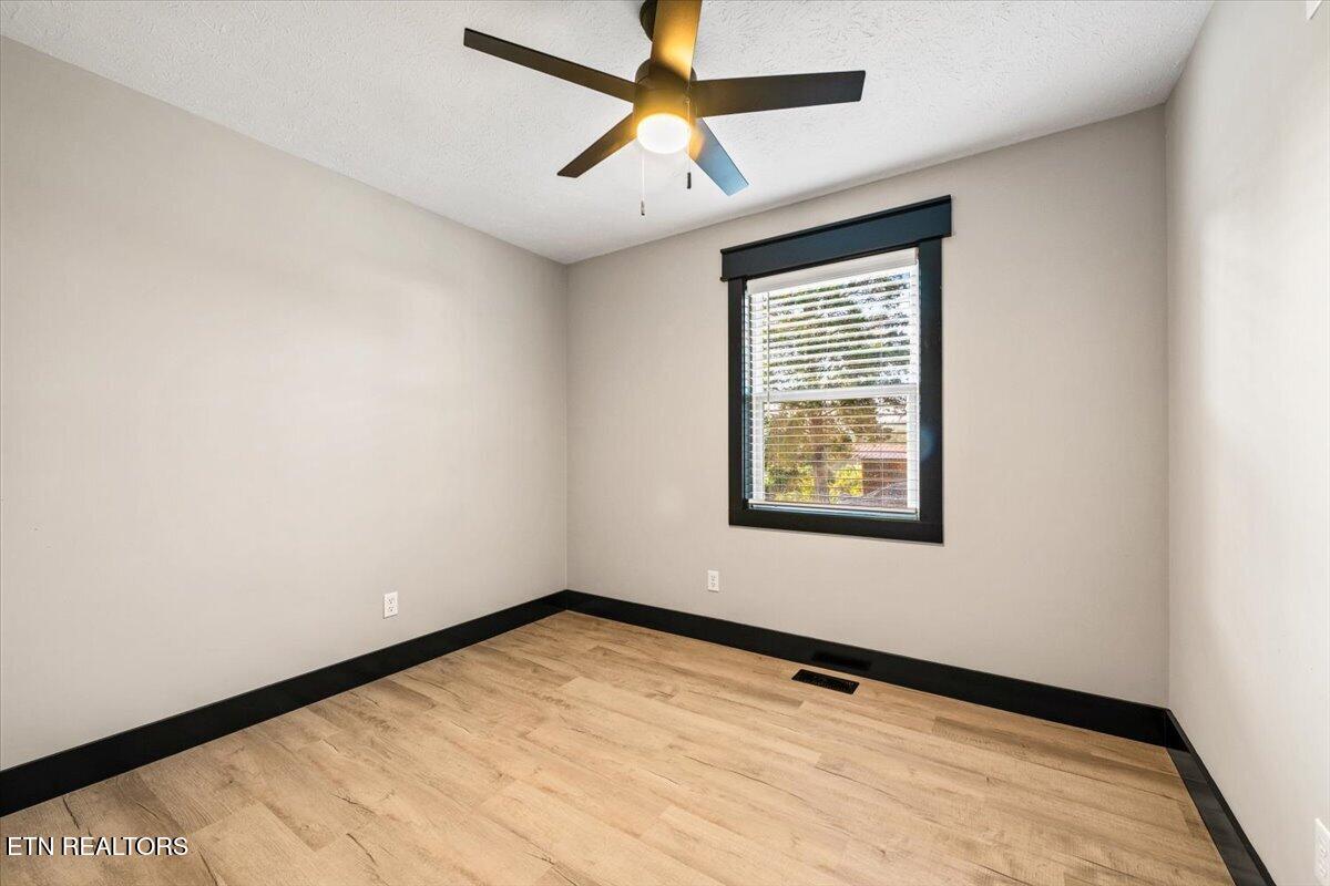 121 Azalea Lane 3