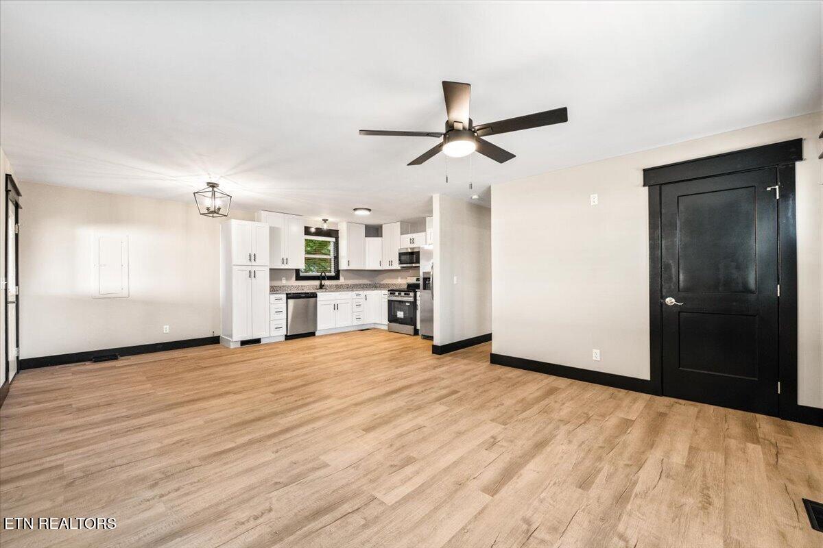 121 Azalea Lane 3