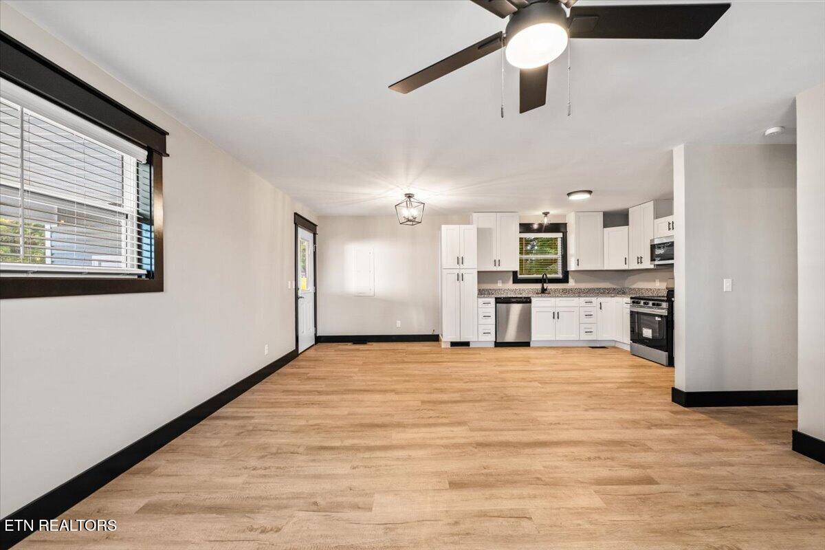 121 Azalea Lane 3