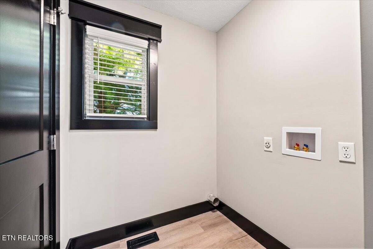 121 Azalea Lane 3