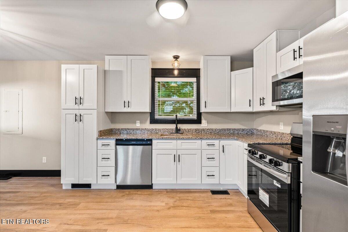 121 Azalea Lane 3