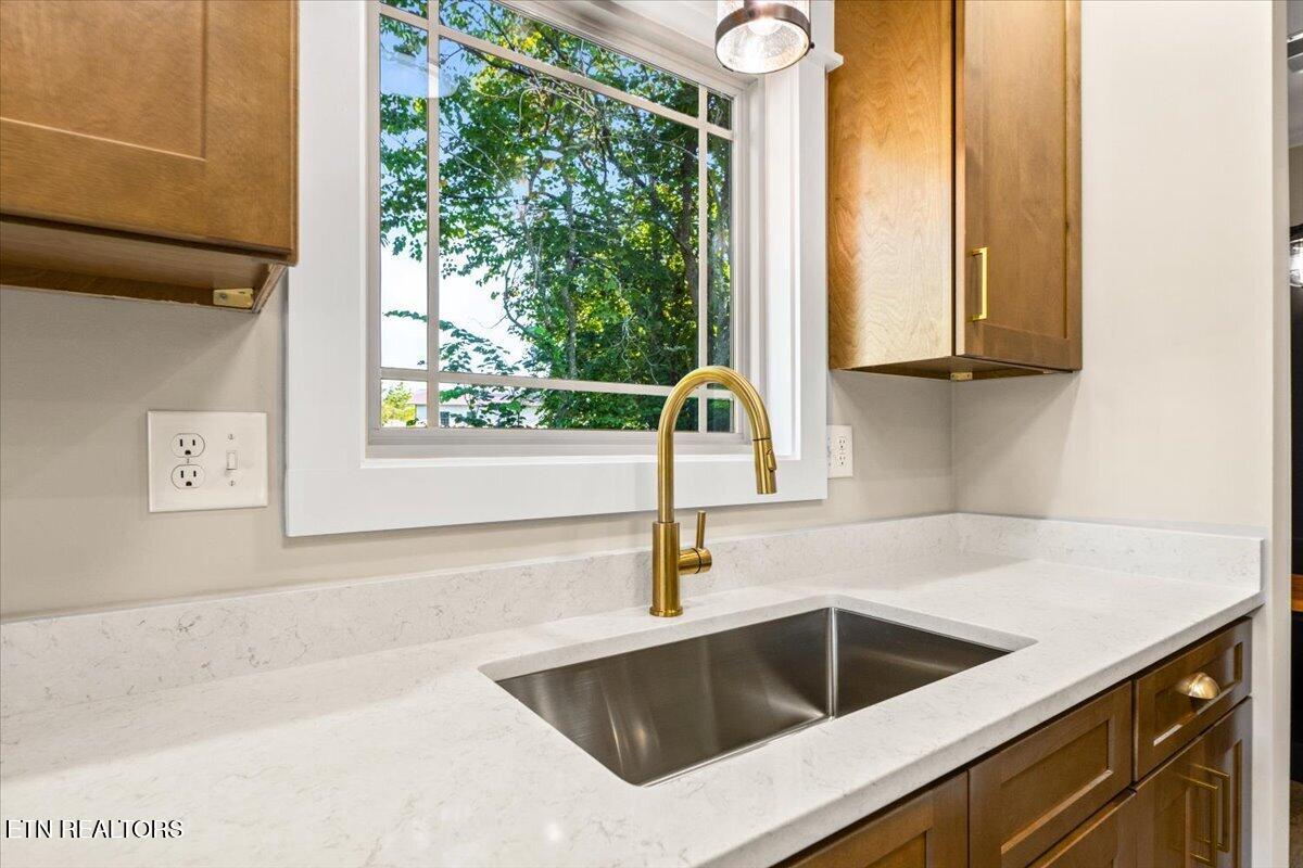 127 Azalea Lane 4