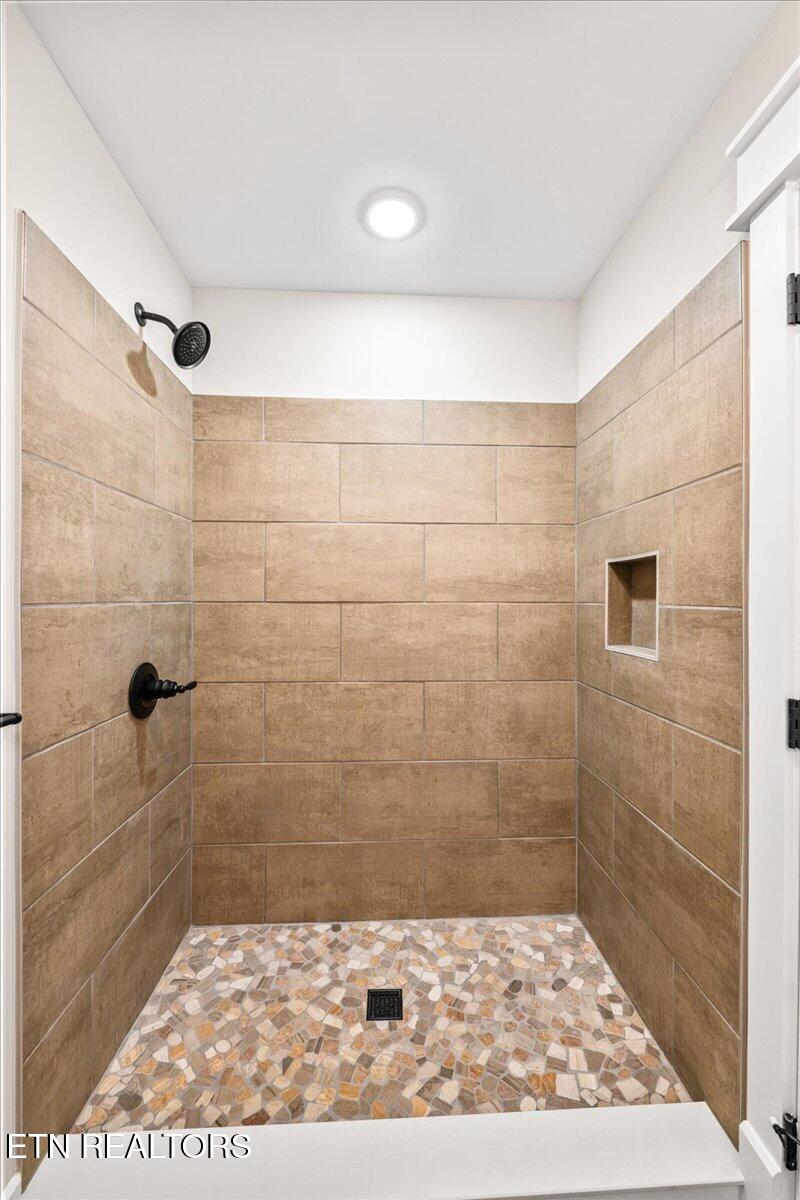 127 Azalea Lane 4