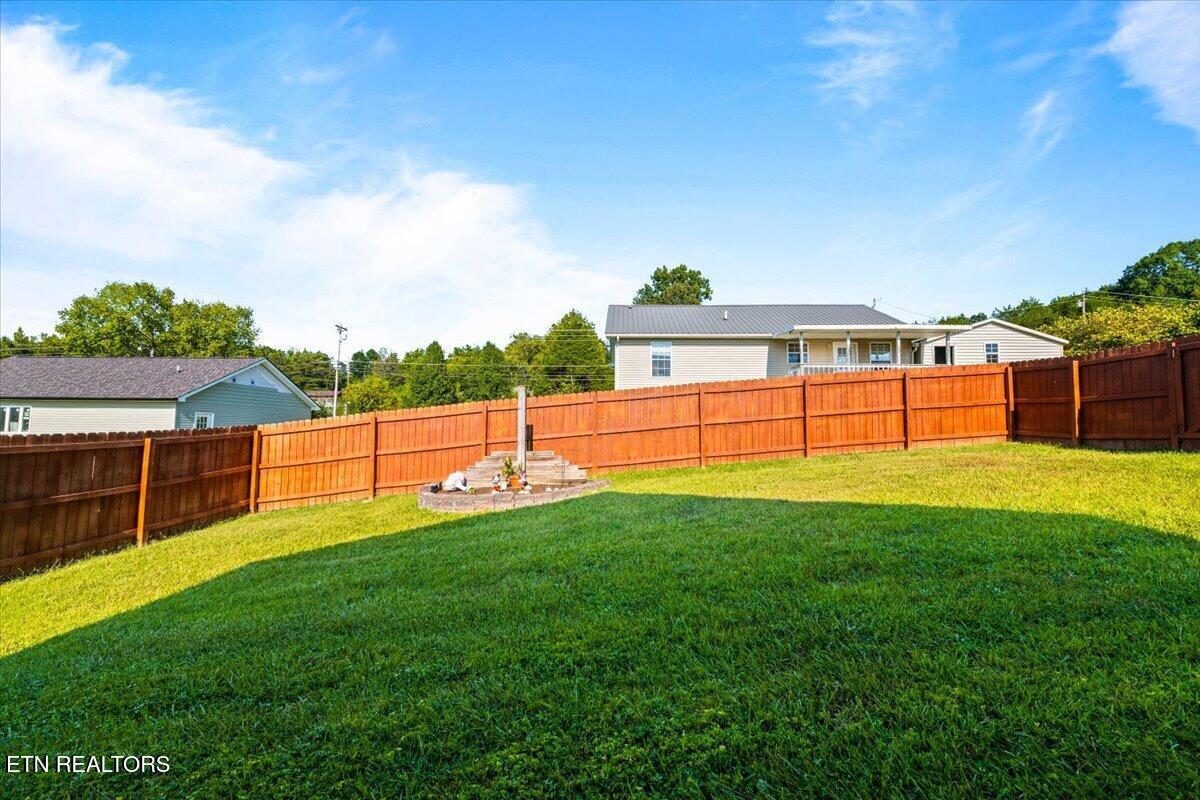 1143 Earnhart, LaFollette