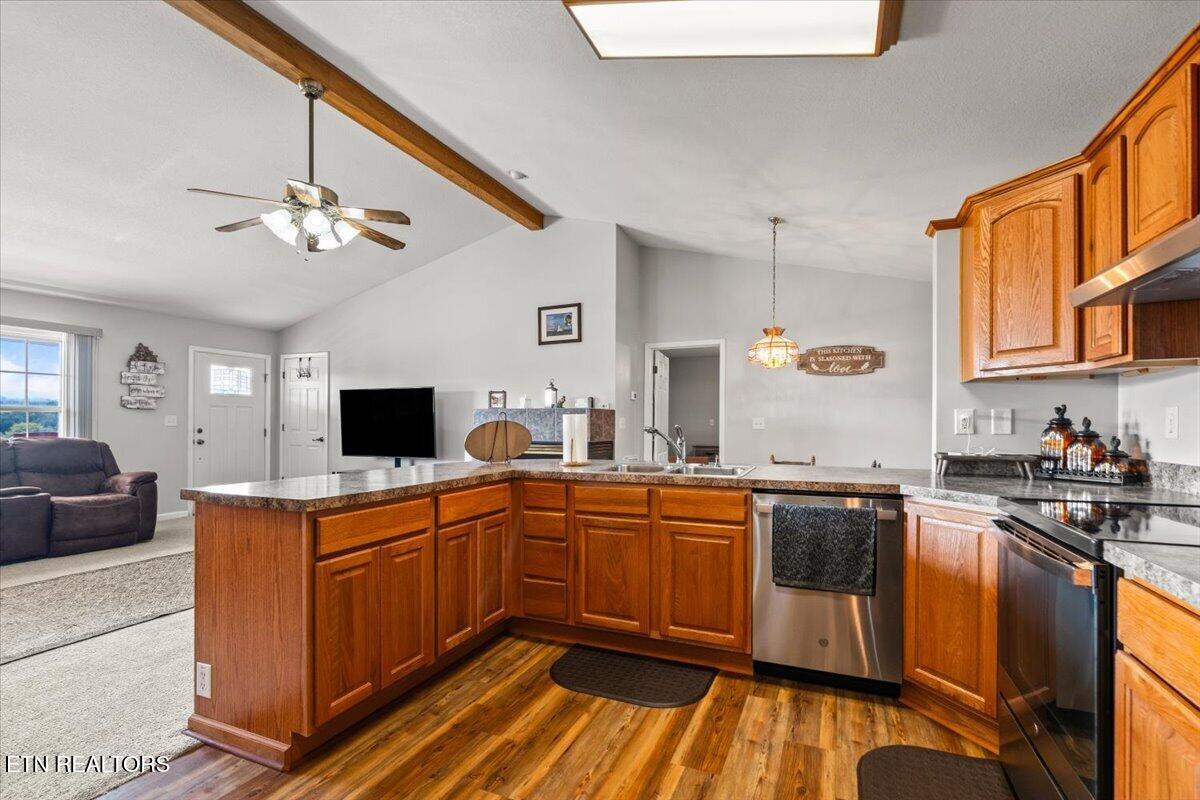 1143 Earnhart, LaFollette