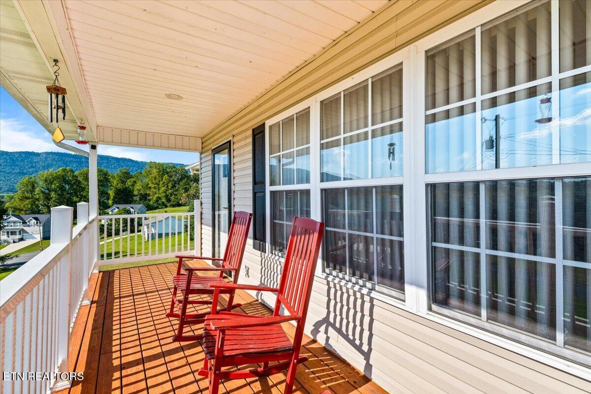 1143 Earnhart, LaFollette