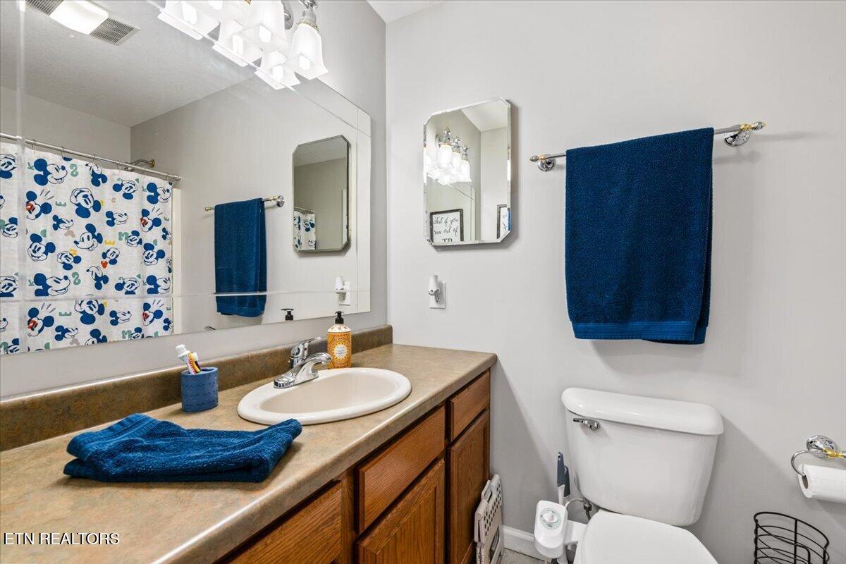 1143 Earnhart, LaFollette
