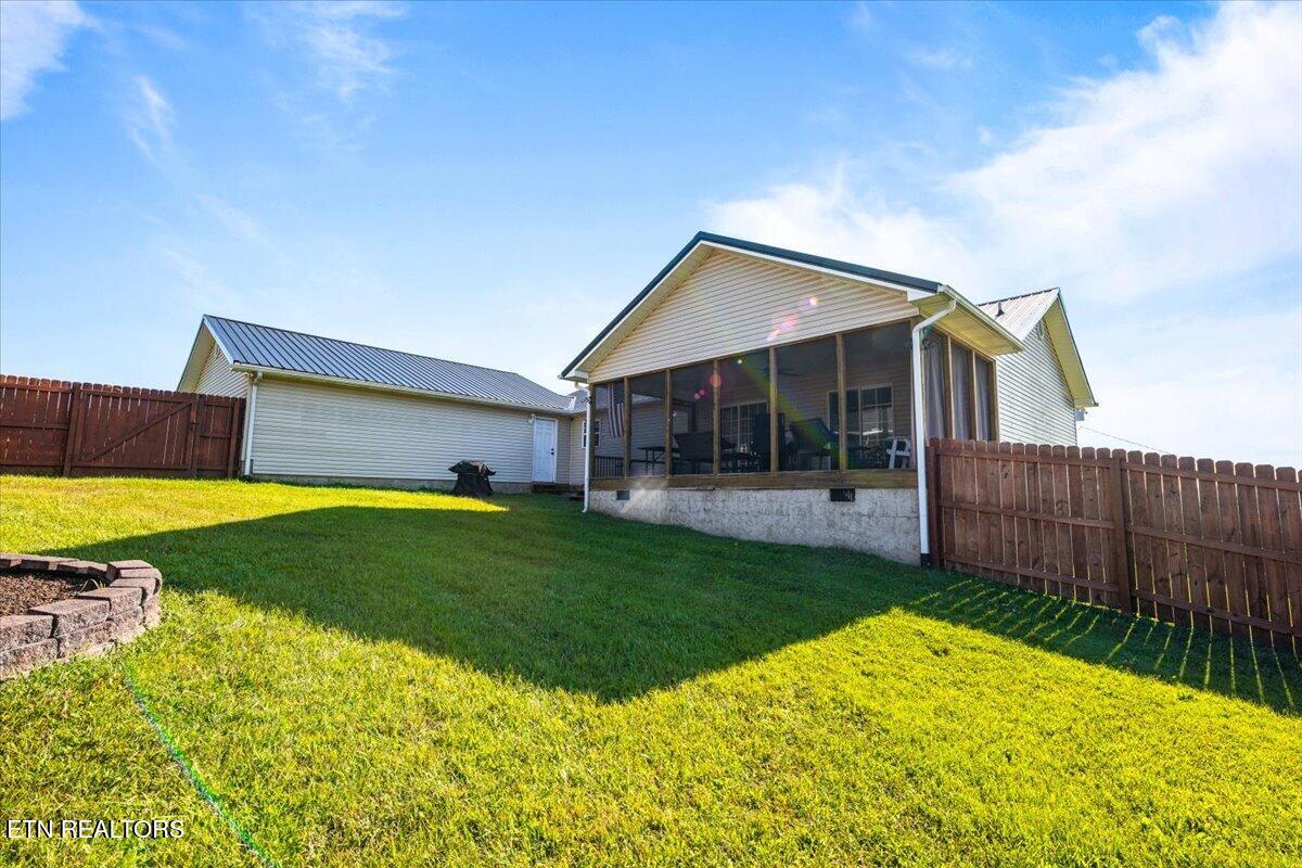 1143 Earnhart, LaFollette