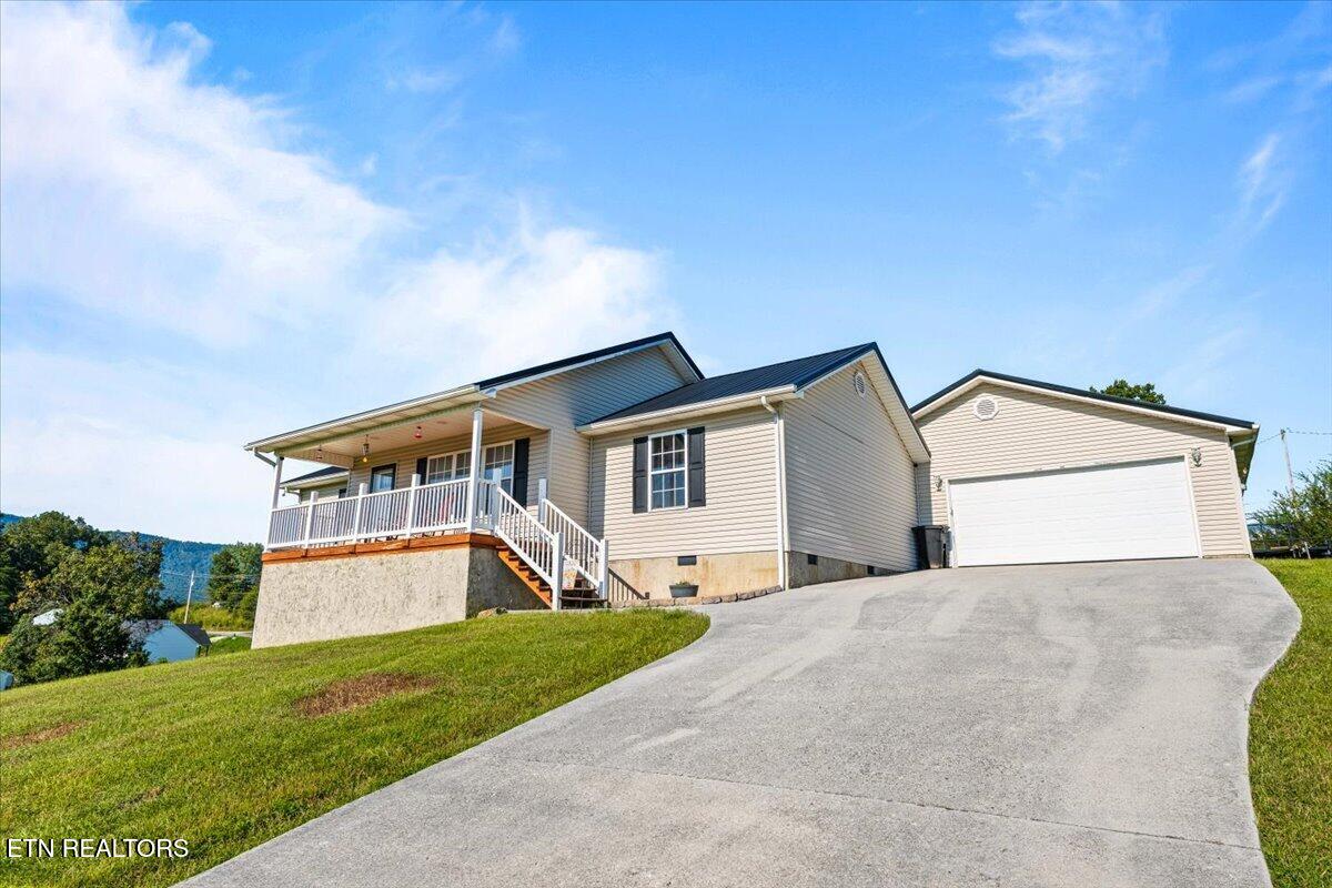 1143 Earnhart, LaFollette