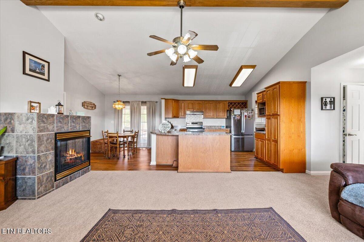 1143 Earnhart, LaFollette