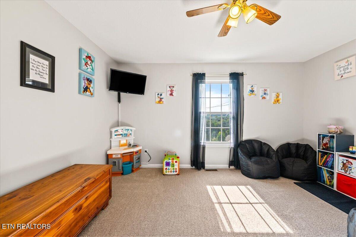 1143 Earnhart, LaFollette