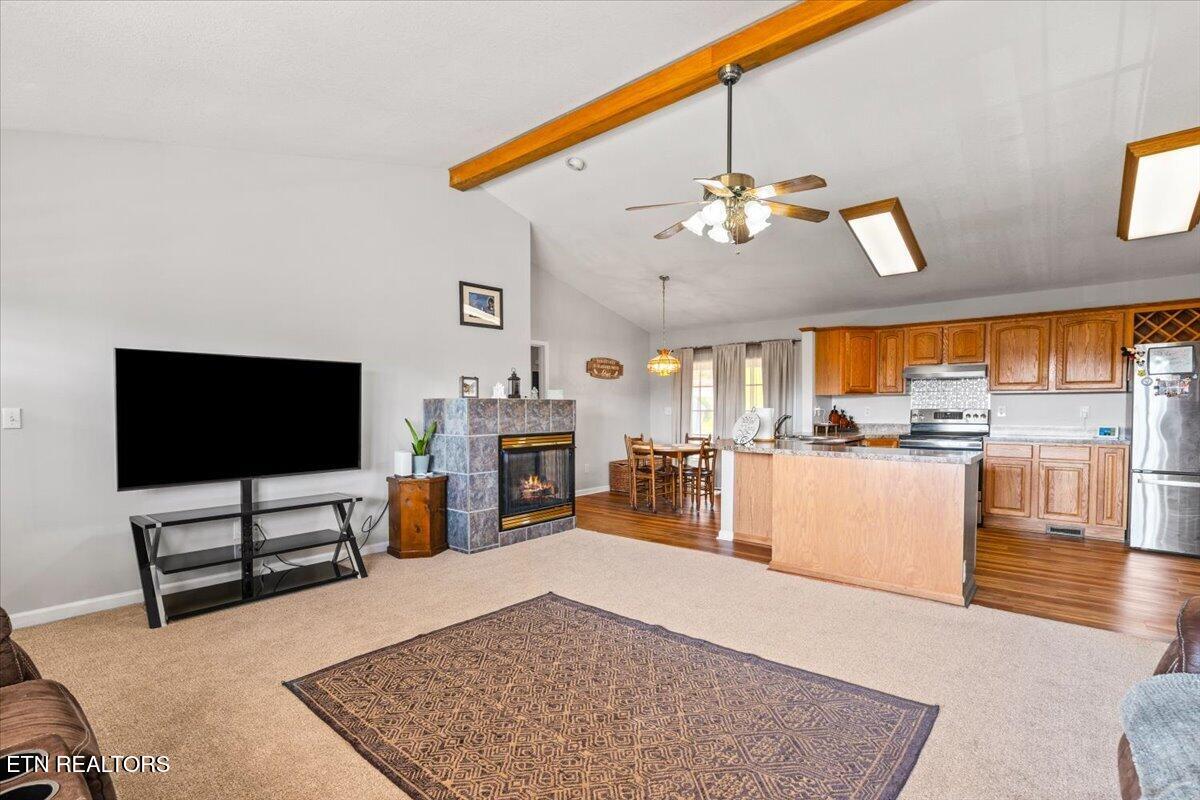 1143 Earnhart, LaFollette