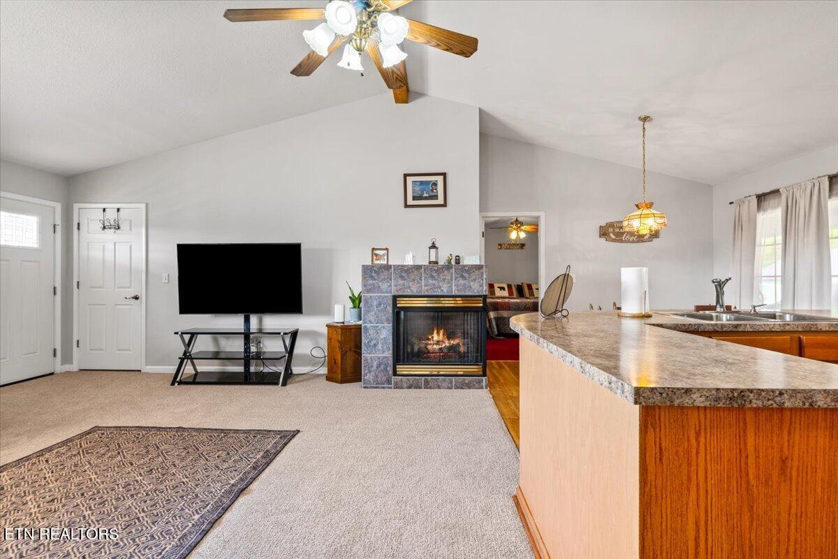 1143 Earnhart, LaFollette