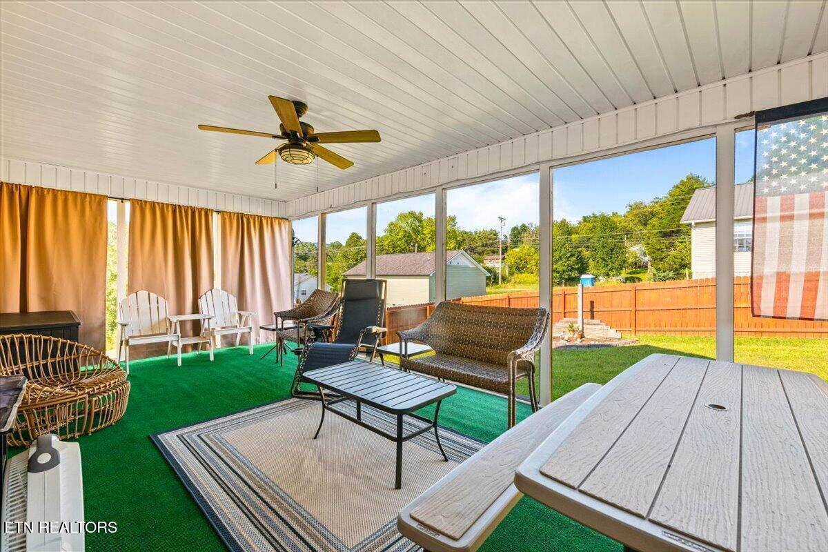 1143 Earnhart, LaFollette