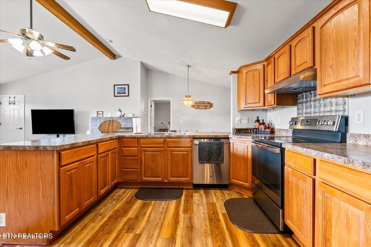 1143 Earnhart, LaFollette